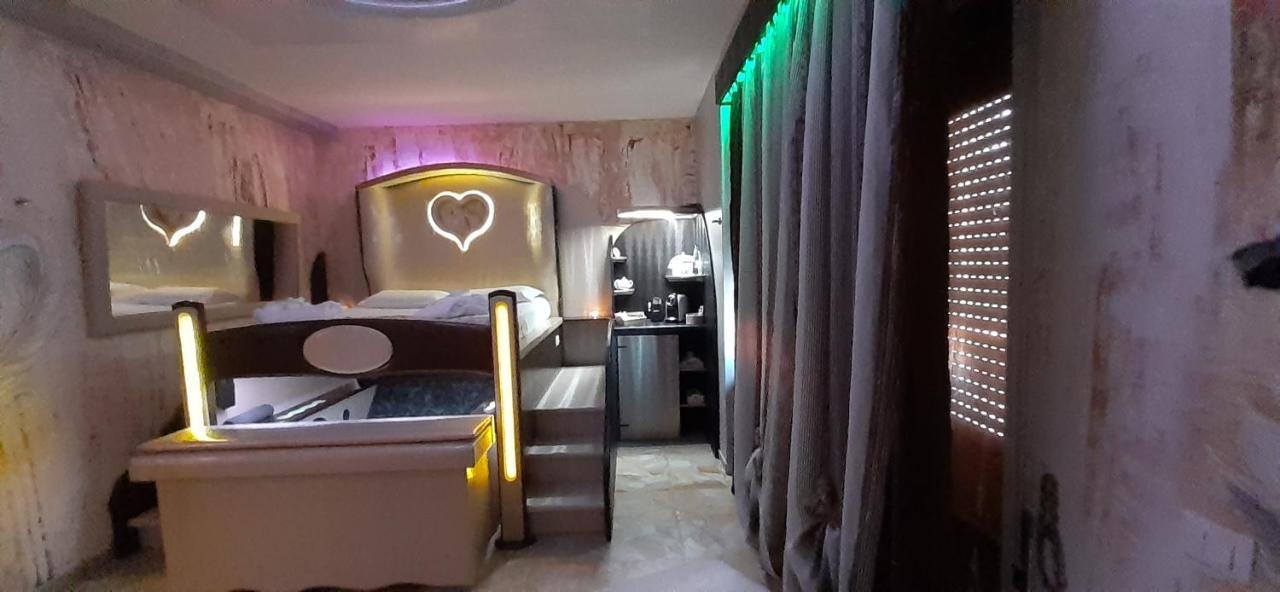 Spa B&B Roma D'Autore Il Nido D'Amore Bilik gambar